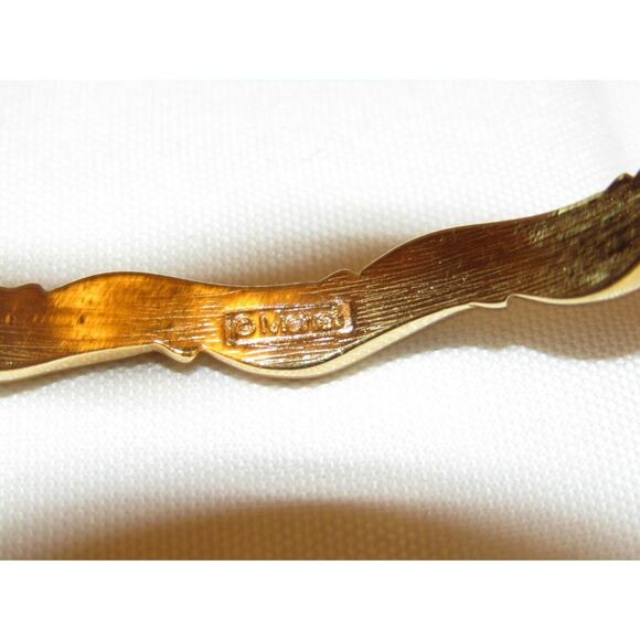 Monet Gold Tone Texture Bracelet Bangle 7 3/4" Minimalist Neutral Classic - Picture 2 of 4